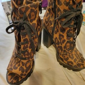 Jessica Simpson opened toed  heels